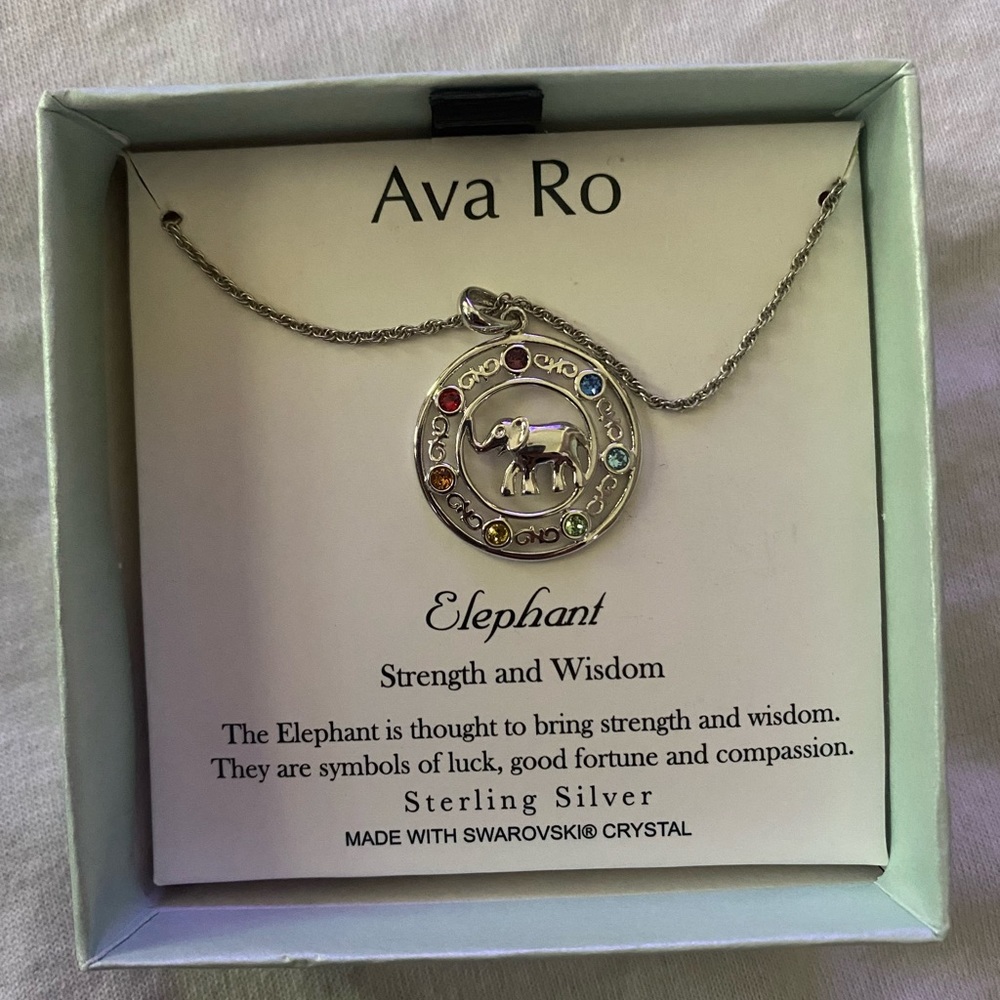 Elephant pendent necklace